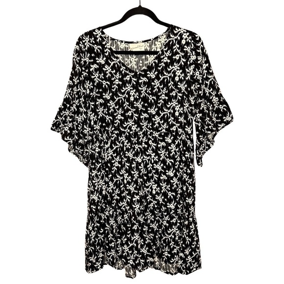 Universal Thread WhiteBlack Tiered Dress - XS - Bell Ruffle Sleeve. - Picture 1 of 4